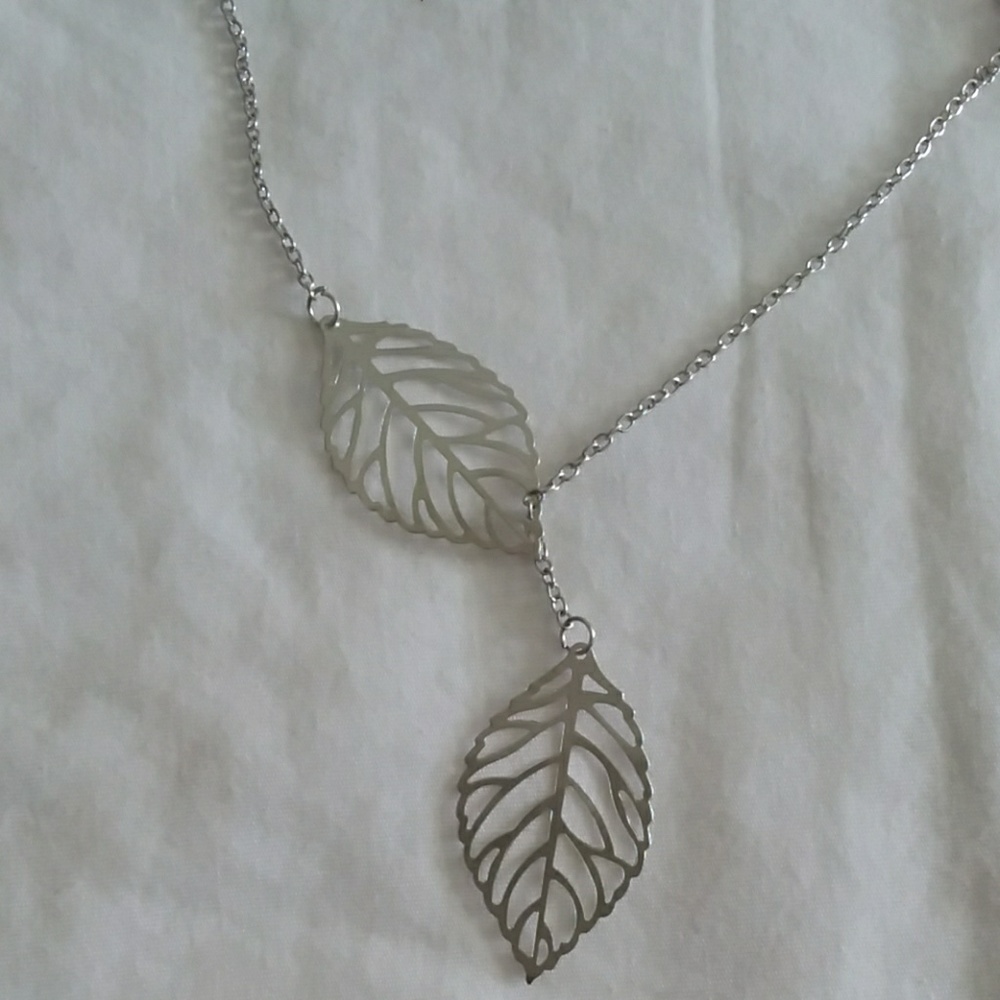 2 leaf silver necklace - Picture 2 of 3